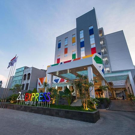 Zuri Express Mangga Dua Hotel Jakarta Exterior photo
